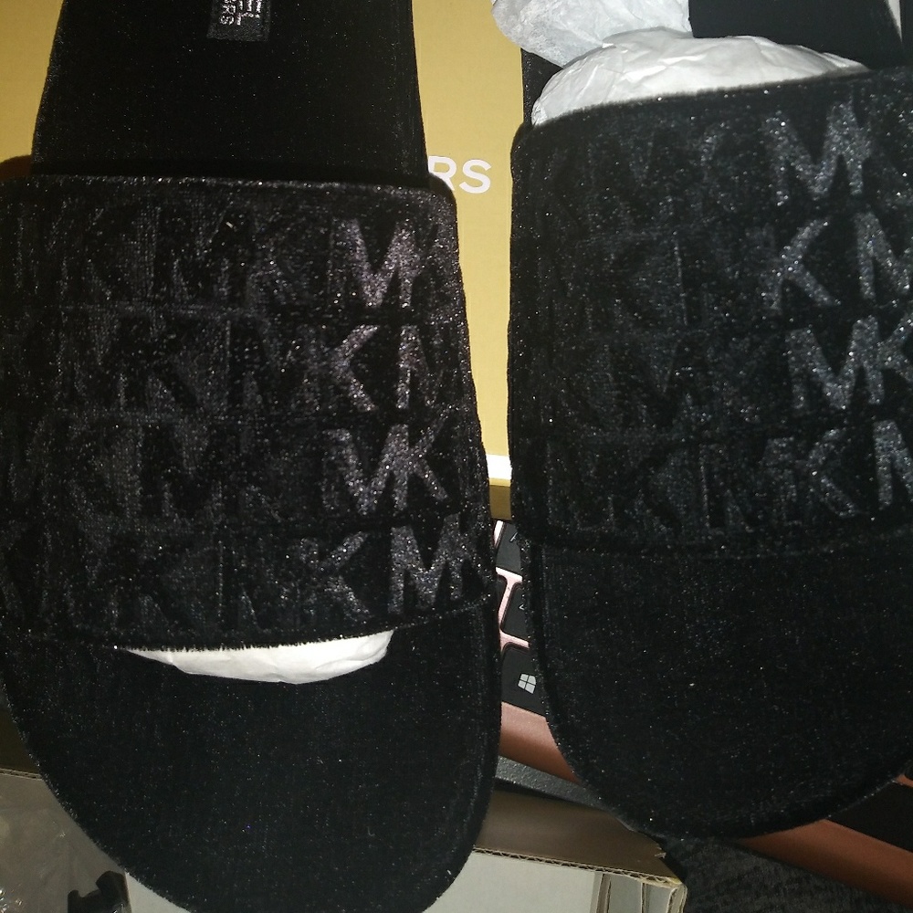 Micheal kors black Slides